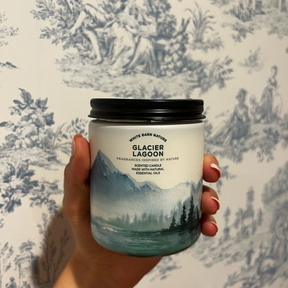 White Barn Glacier Lagoon Candle - Green and White